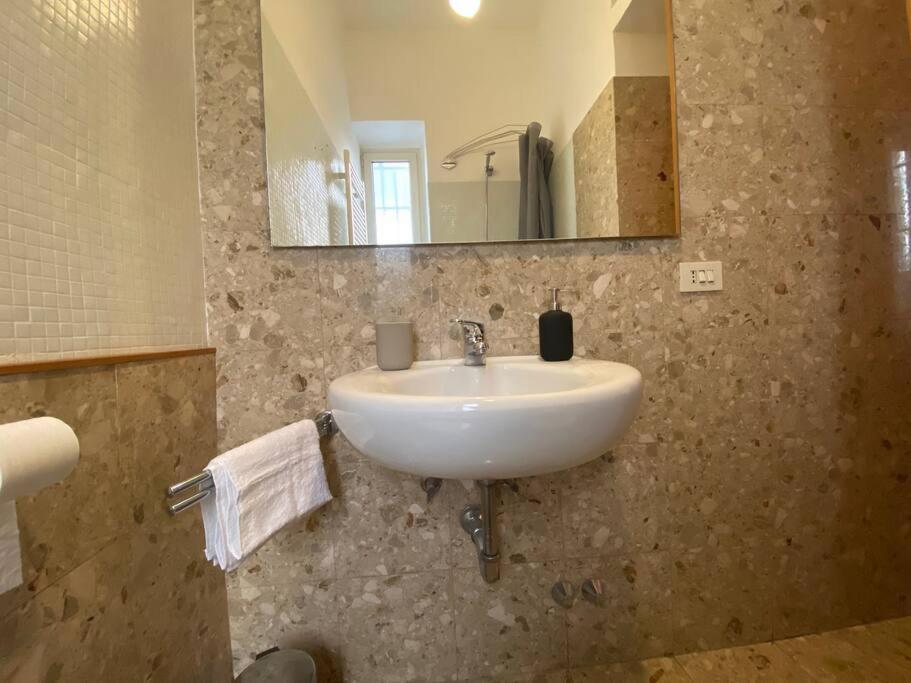 Blinded By The Light Apartment โรม ภายนอก รูปภาพ